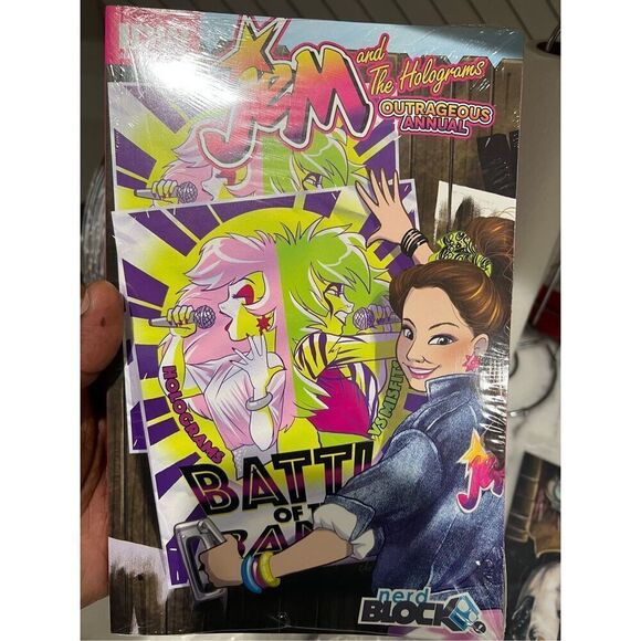 Jem and The Holograms Outrageous Annual Comic Nerd Block Exclusive SEALED NEW - Picture 1 of 6